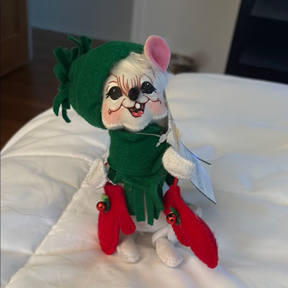 NWT Annalee Vintage Style Mouse in Green and Red